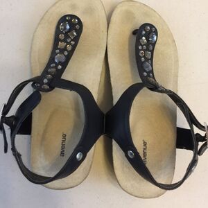 Avenue “Sarah” black thong sandals size 9 wide